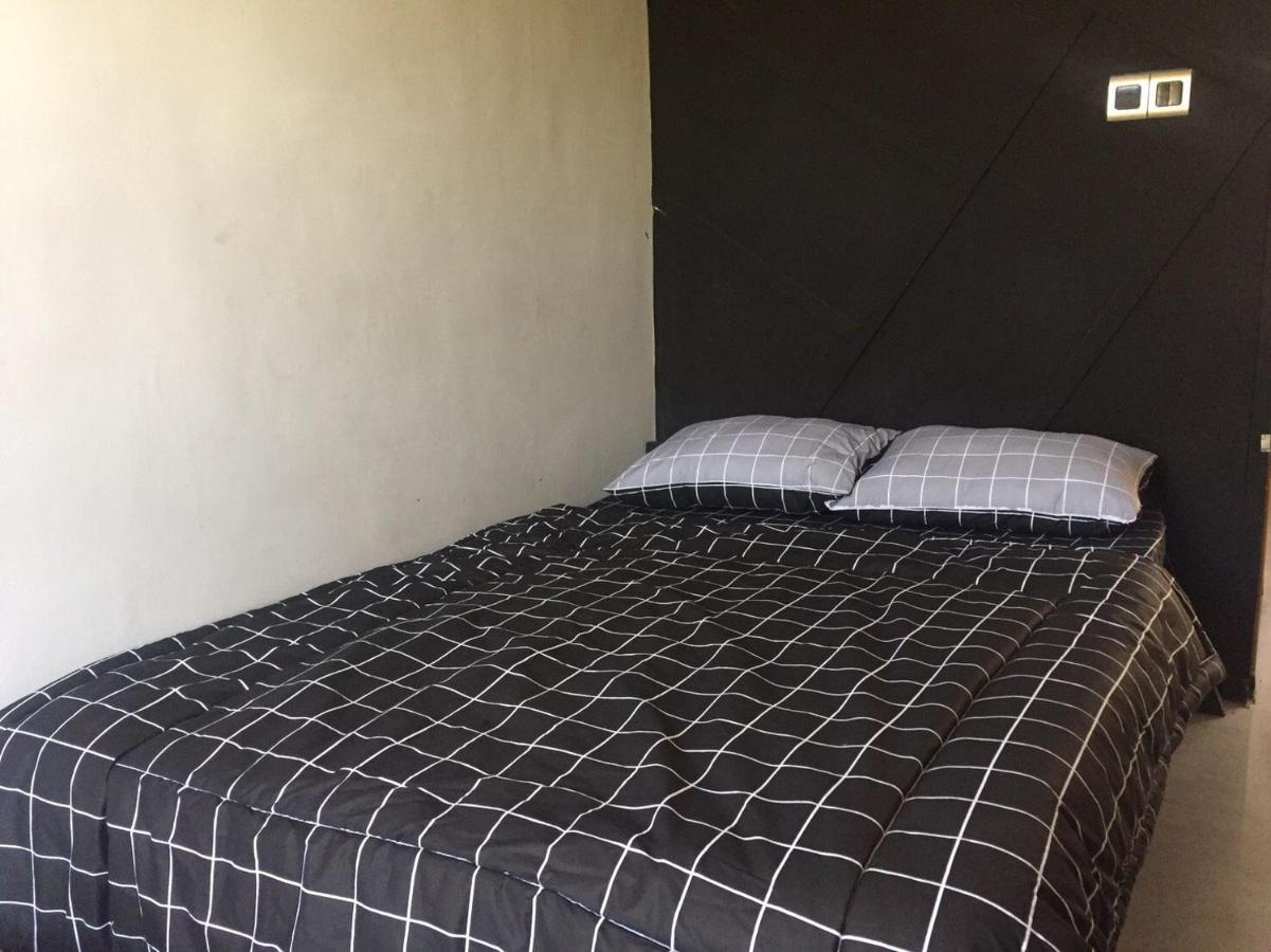 Happy House Bnb Bromo Backpacker Probolinggo Esterno foto