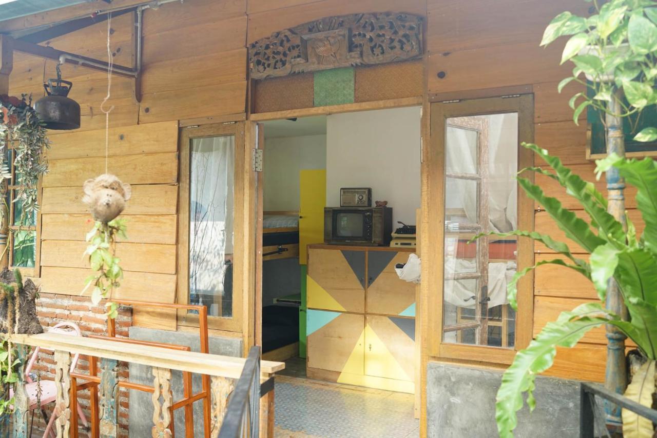 Happy House Bnb Bromo Backpacker Probolinggo Esterno foto