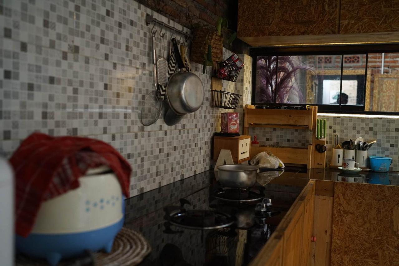Happy House Bnb Bromo Backpacker Probolinggo Esterno foto