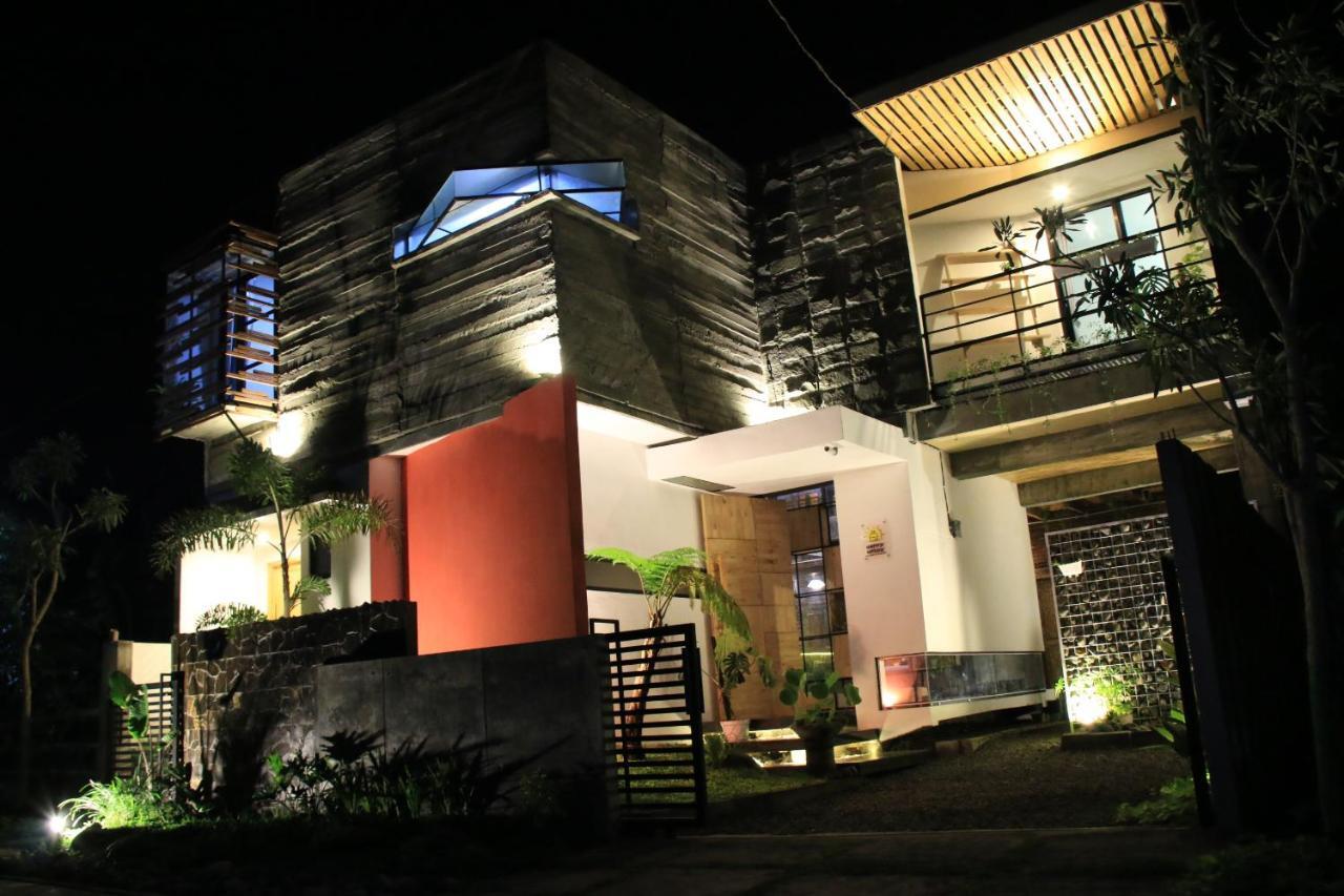 Happy House Bnb Bromo Backpacker Probolinggo Esterno foto
