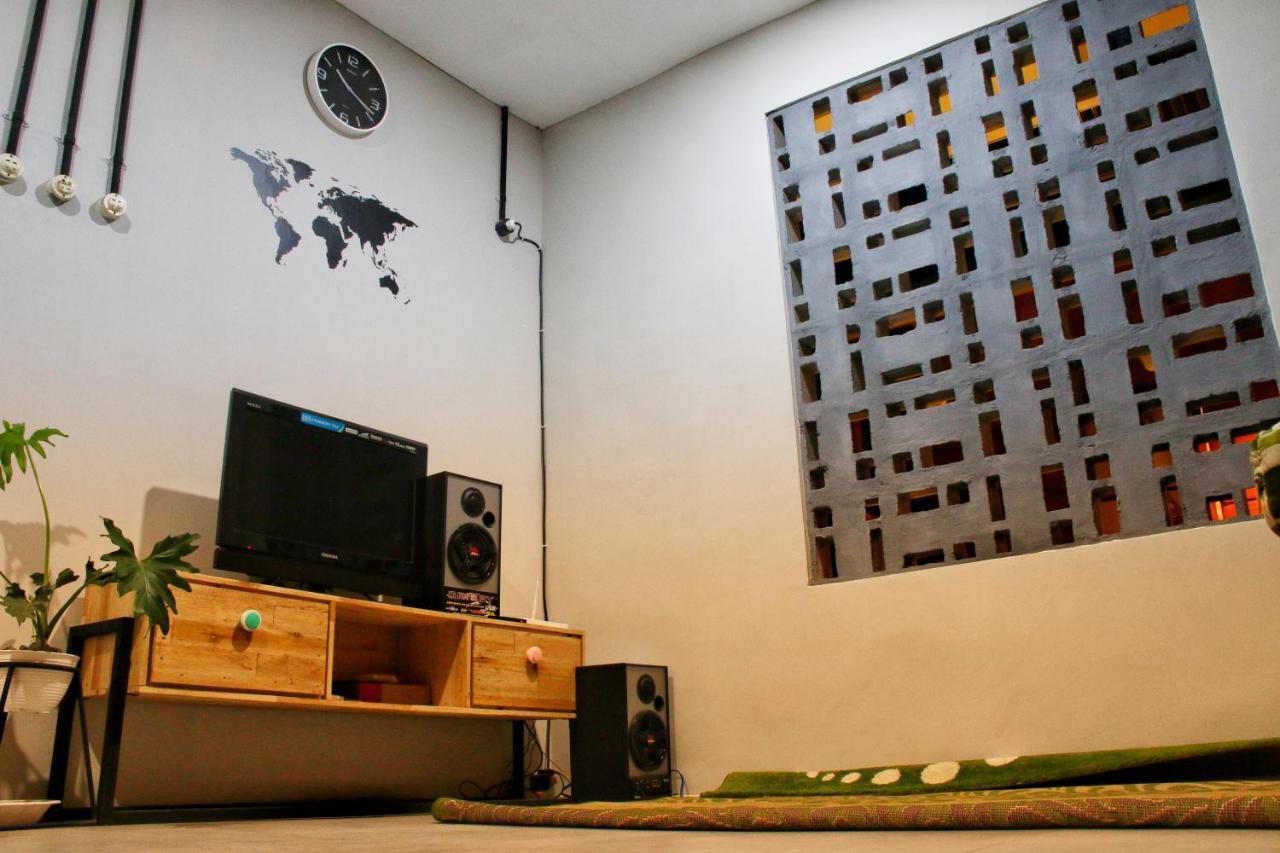 Happy House Bnb Bromo Backpacker Probolinggo Esterno foto
